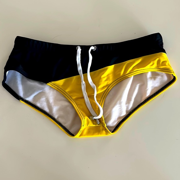 Black and Yellow Seobean men’s speedo. - Picture 1 of 2